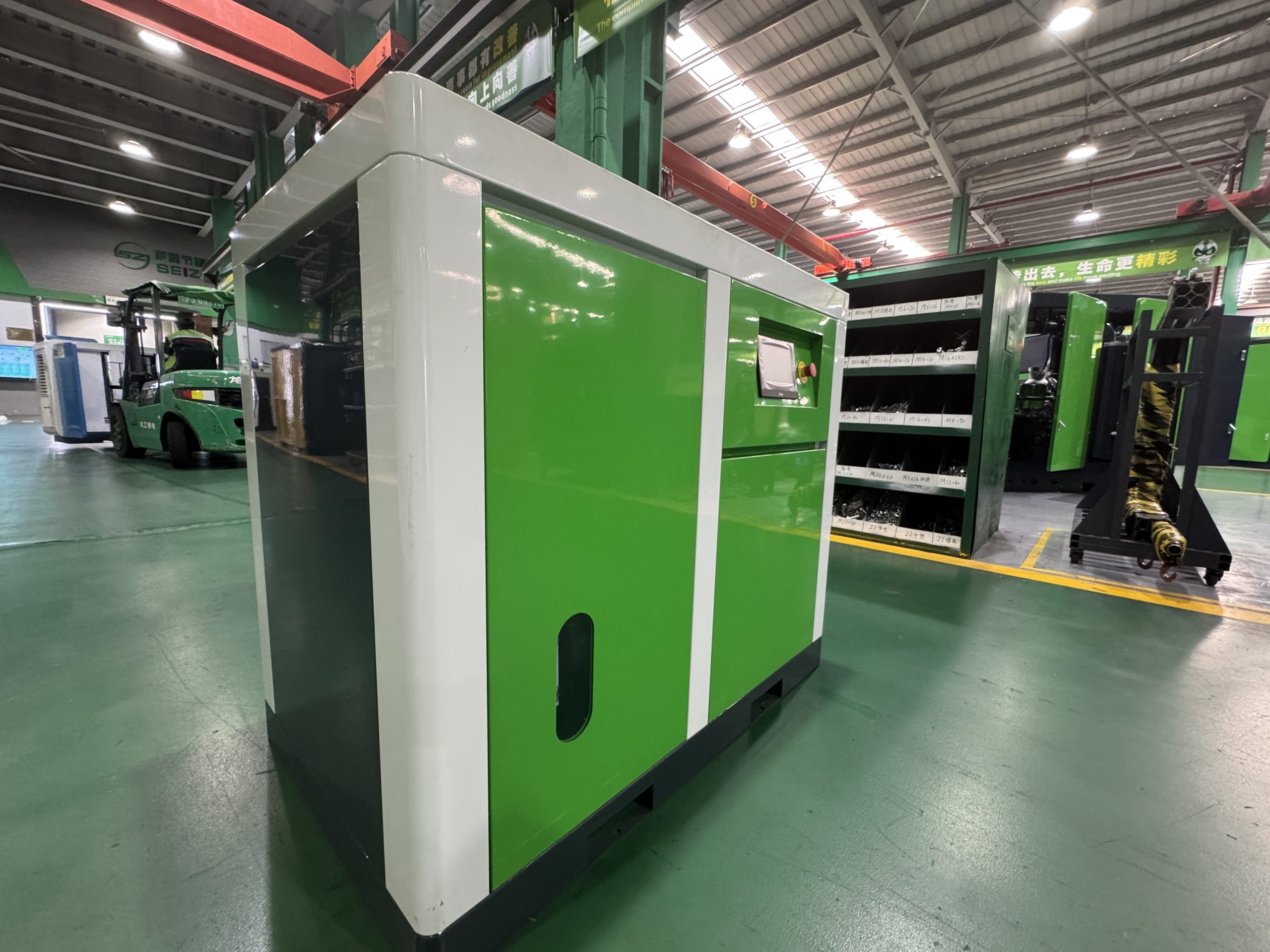 Applications of Oil-Injected Screw Compressors: Powering Industries Worldwide